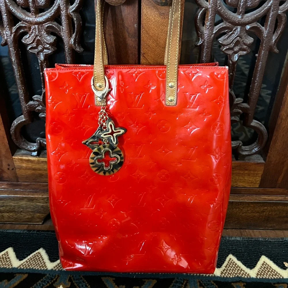*Sold* Louis Vuitton Vernis Red Patent Leather Tote Handbag Authenticated! - Picture 2 of 16